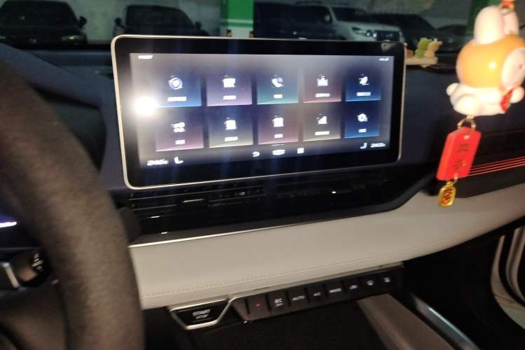 Used Geely Auto Preface 2021 2.0TD Luxury Version Audio And AC Panel