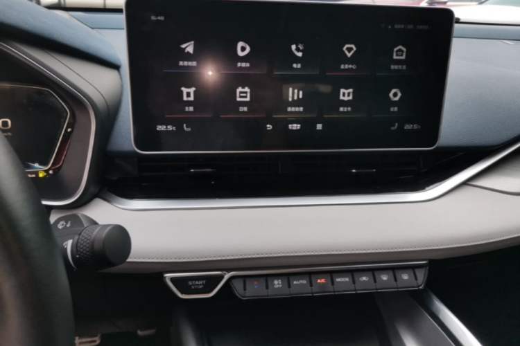 Used Geely Auto Preface 2021 2.0TD Luxury Version Audio And AC Panel