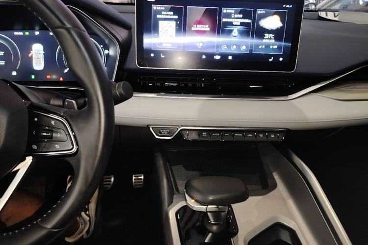 Used Geely Auto Preface 2021 Revised Version 2.0TD Luxury Edition Center Console