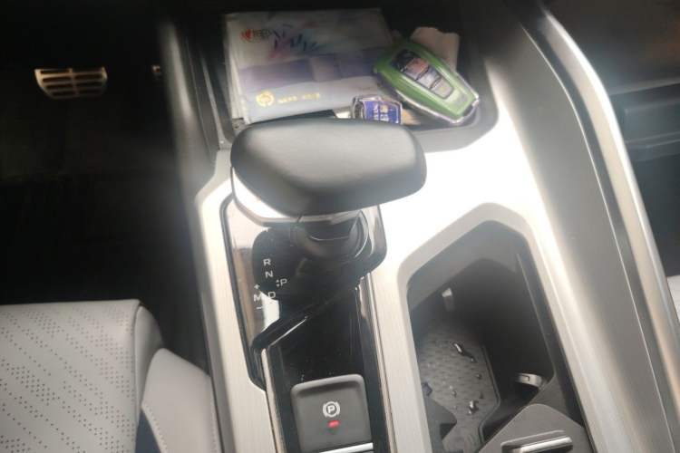 Used Geely Auto Preface 2021 Revised Version 2.0TD Luxury Edition Gear Lever