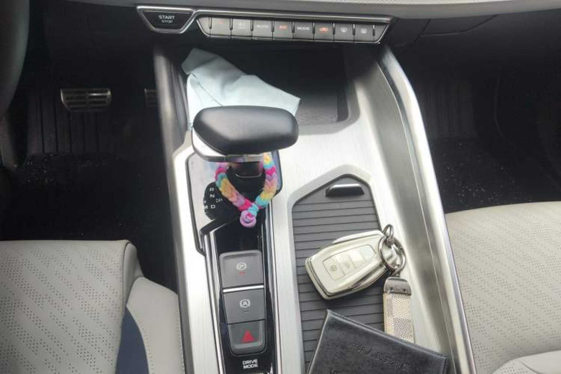 Used Geely Auto Preface 2021 Revised Version 2.0TD Luxury Edition Gear Lever