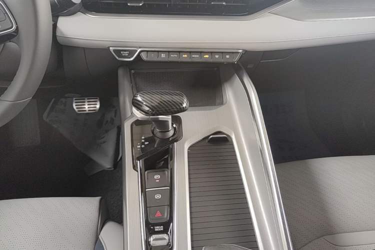 Used Geely Auto Preface 2021 2.0TD Designer's Recommended Edition Gear Lever