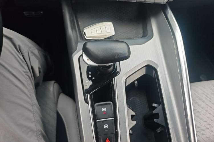 Used Geely Auto Preface 2021 Revised Version 2.0TD Luxury Edition Gear Lever