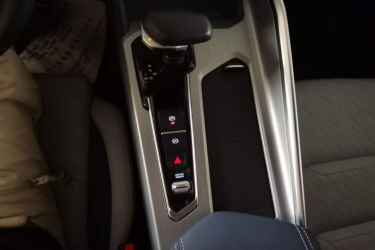 Used Geely Auto Preface 2021 2.0TD Designer's Recommended Edition Gear Lever