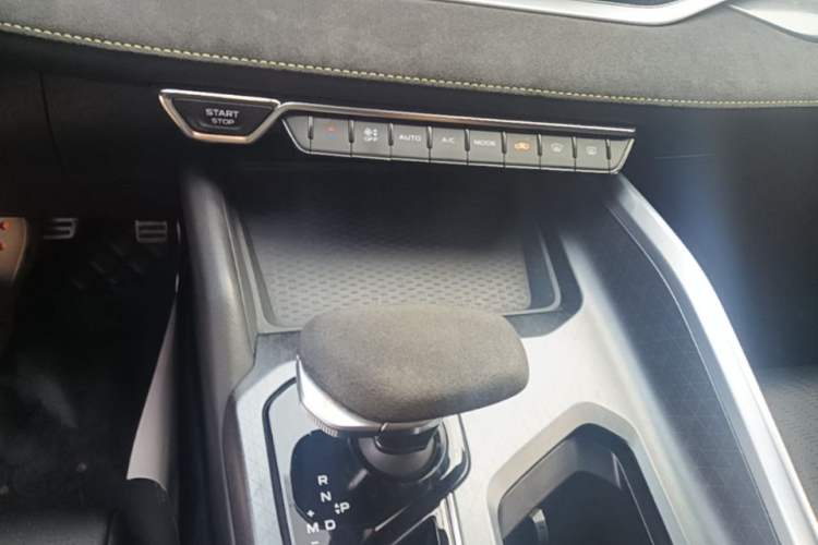 Used Geely Auto Preface 2021 2.0TD Space-Time Edition Hao Yue Gear Lever