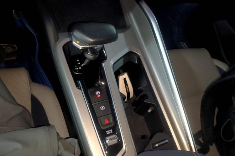 Used Geely Auto Preface 2021 Revised Version 2.0TD Luxury Edition Gear Lever