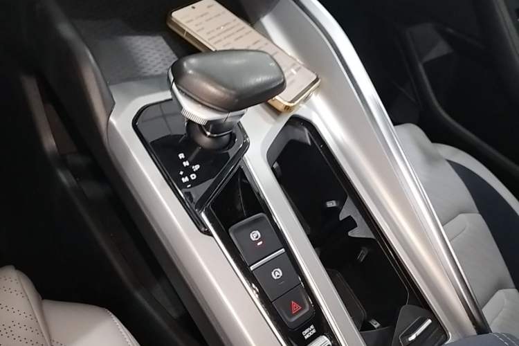 Used Geely Auto Preface 2021 Revised Version 2.0TD Luxury Edition Gear Lever