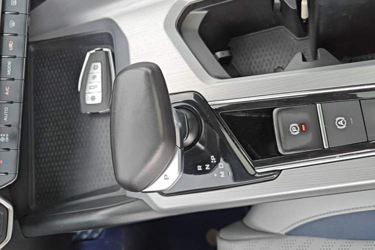 Used Geely Auto Preface 2021 Revised Version 2.0TD Luxury Edition Gear Lever