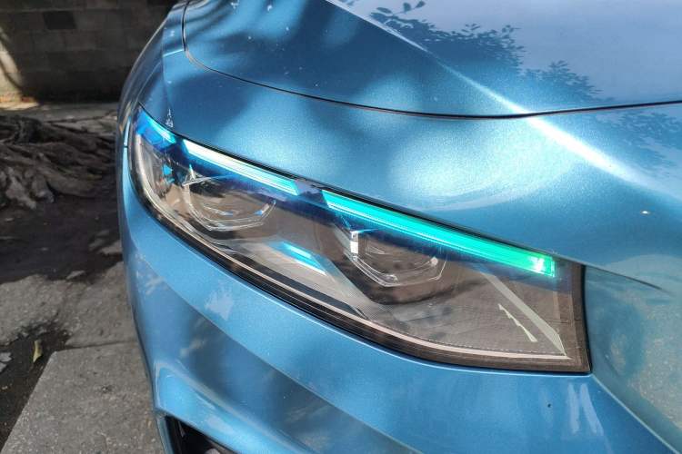 Used Geely Auto Preface 2021 2.0TD Designer's Recommended Edition Right Front Headlight