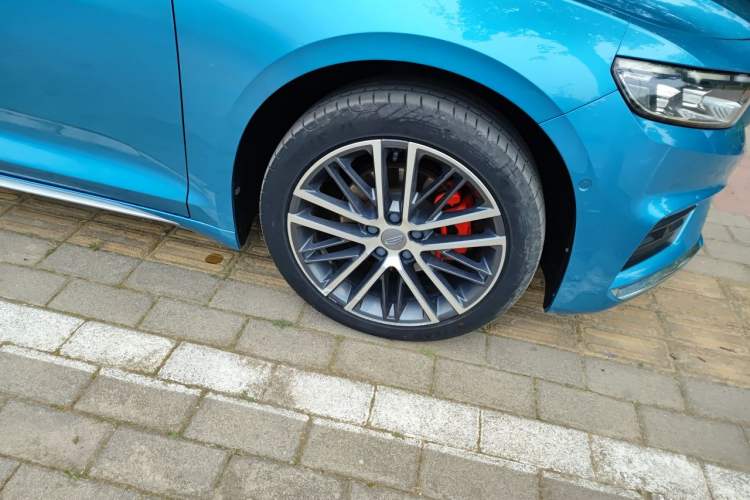 Used Geely Auto Preface 2021 2.0TD Designer's Recommended Edition Right Front Wheel Hub