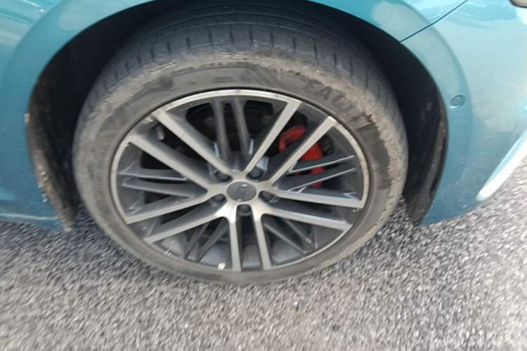 Used Geely Auto Preface 2021 2.0TD Designer's Recommended Edition Right Front Wheel Hub