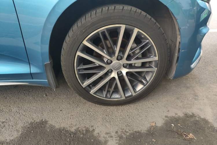 Used Geely Auto Preface 2021 2.0TD Luxury+ Version Right Front Wheel Hub