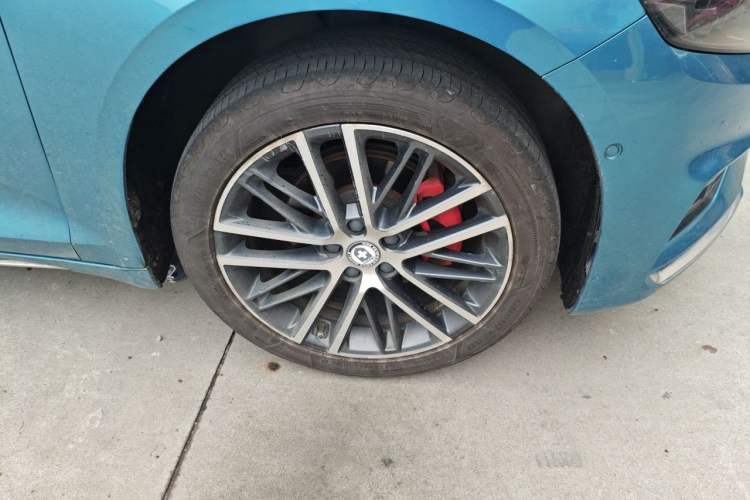 Used Geely Auto Preface 2021 Revised Version 2.0TD Luxury Edition Right Front Wheel Hub