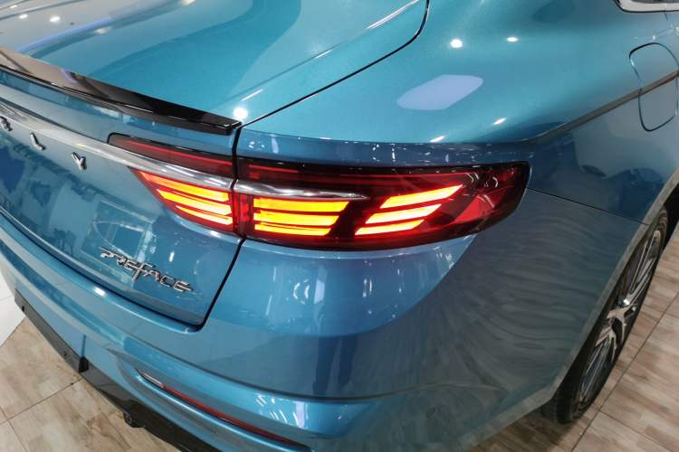 Used Geely Auto Preface 2021 2.0TD Designer's Recommended Edition Right Rear Taillight