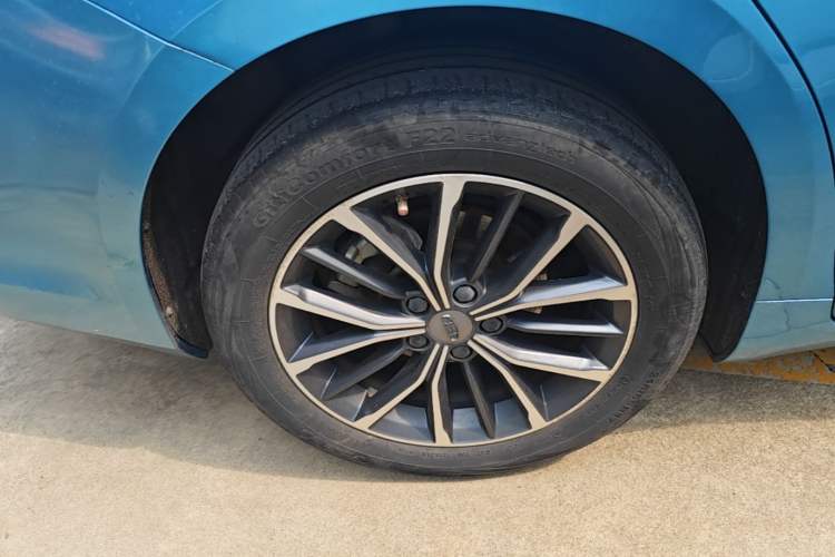 Used Geely Auto Preface 2021 2.0TD Luxury Version Right Rear Wheel Hub