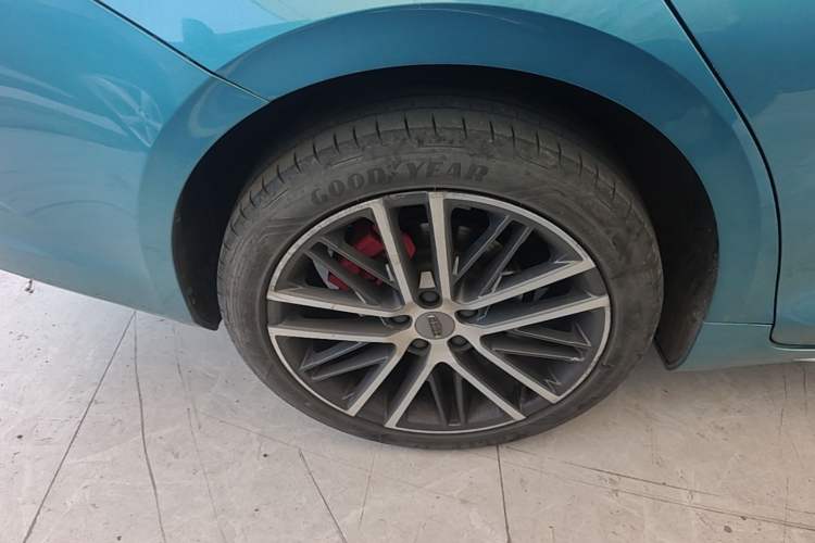 Used Geely Auto Preface 2021 2.0TD Luxury Version Right Rear Wheel Hub