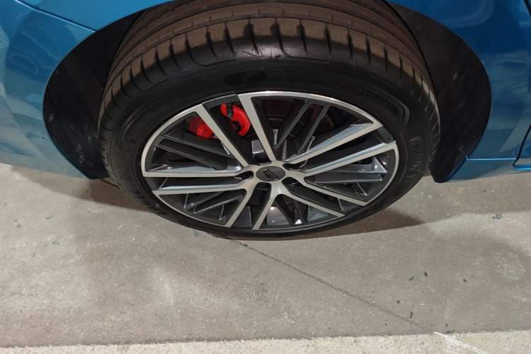 Used Geely Auto Preface 2021 Revised Version 2.0TD Luxury Edition Right Rear Wheel Hub