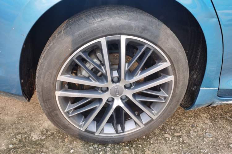 Used Geely Auto Preface 2021 2.0TD Luxury+ Version Right Rear Wheel Hub