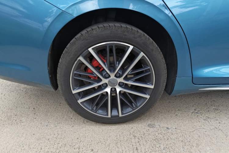 Used Geely Auto Preface 2021 Revised Version 2.0TD Luxury Edition Right Rear Wheel Hub