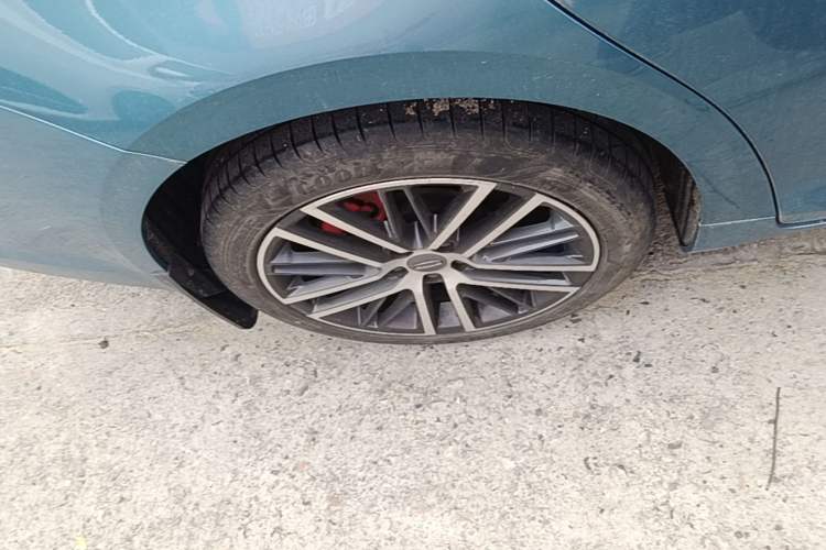 Used Geely Auto Preface 2021 2.0TD Luxury Version Right Rear Wheel Hub