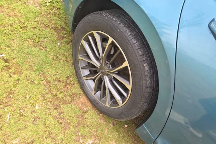 Used Geely Auto Preface 2021 2.0TD Luxury Version Right Rear Wheel Hub