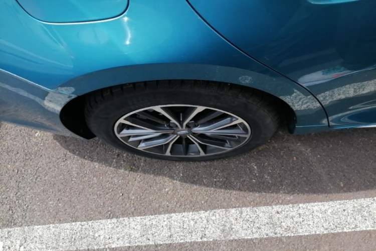 Used Geely Auto Preface 2021 2.0TD Luxury Version Right Rear Wheel Hub