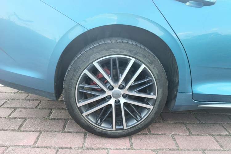 Used Geely Auto Preface 2021 2.0TD Flagship Edition Right Rear Wheel Hub