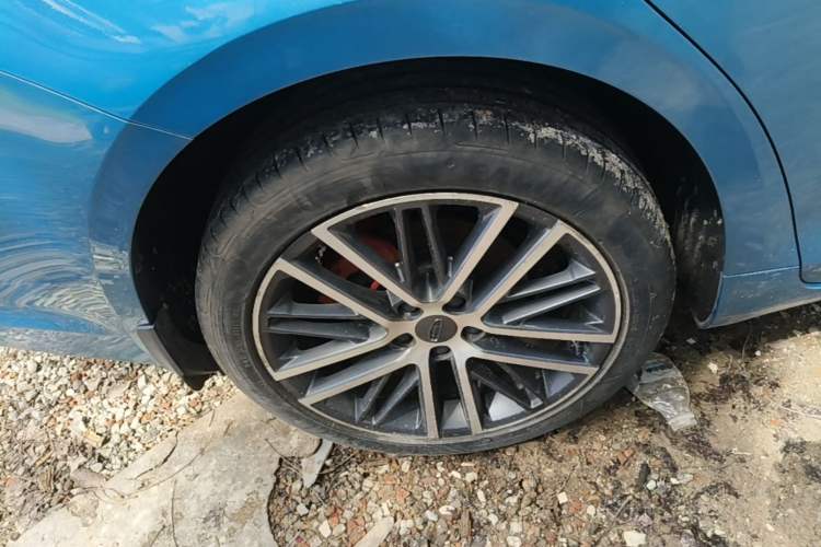 Used Geely Auto Preface 2021 Revised Version 2.0TD Luxury Edition Right Rear Wheel Hub