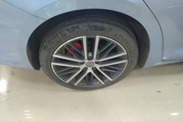 Used Geely Auto Preface 2021 2.0TD Flagship Edition Right Rear Wheel Hub