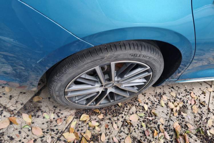 Used Geely Auto Preface 2021 2.0TD Luxury+ Version Right Rear Wheel Hub