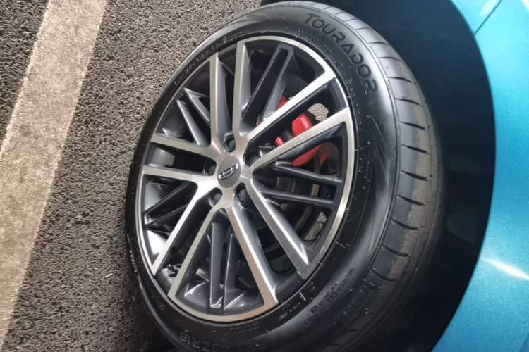 Used Geely Auto Preface 2021 2.0TD Luxury Version Right Rear Wheel Hub