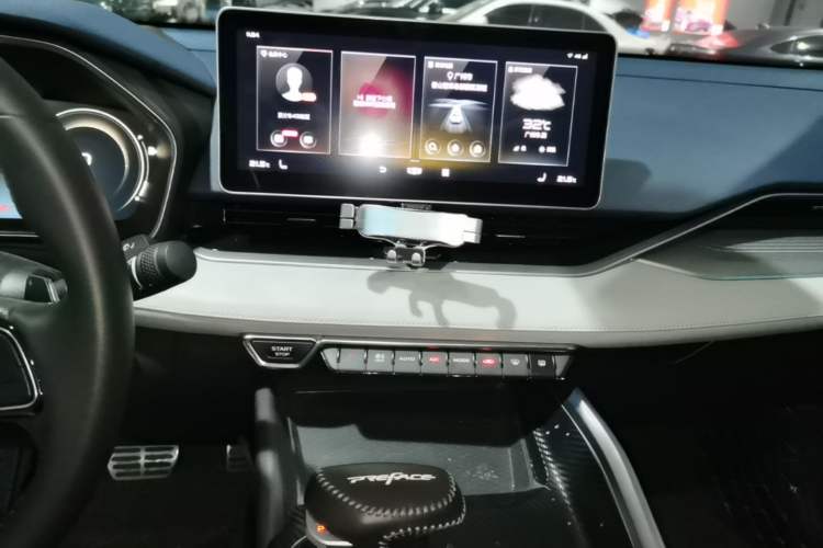Used Geely Auto Preface 2021 2.0TD Luxury Version Audio And AC Panel
