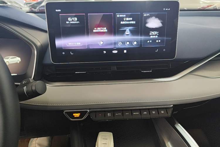 Used Geely Auto Preface 2021 Revised Version 2.0TD Luxury Edition Audio And AC Panel