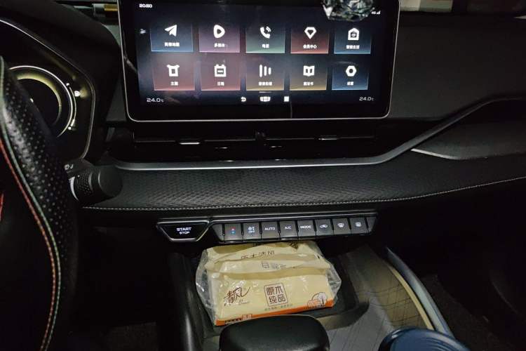 Used Geely Auto Preface 2021 2.0TD Luxury+ Version Audio And AC Panel