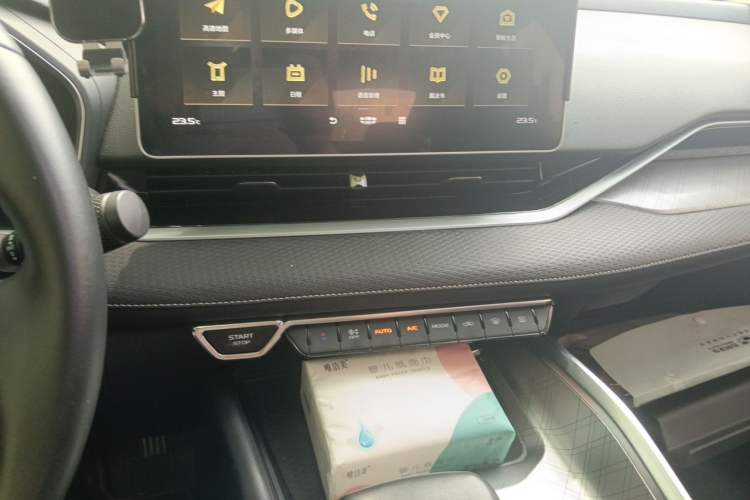 Used Geely Auto Preface 2021 2.0TD Luxury Version Audio And AC Panel