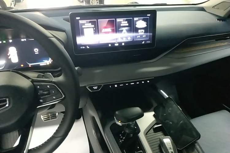 Used Geely Auto Preface 2021 Revised Version 2.0TD Luxury Edition Audio And AC Panel