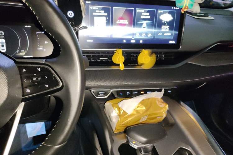 Used Geely Auto Preface 2021 2.0TD Luxury Version Audio And AC Panel