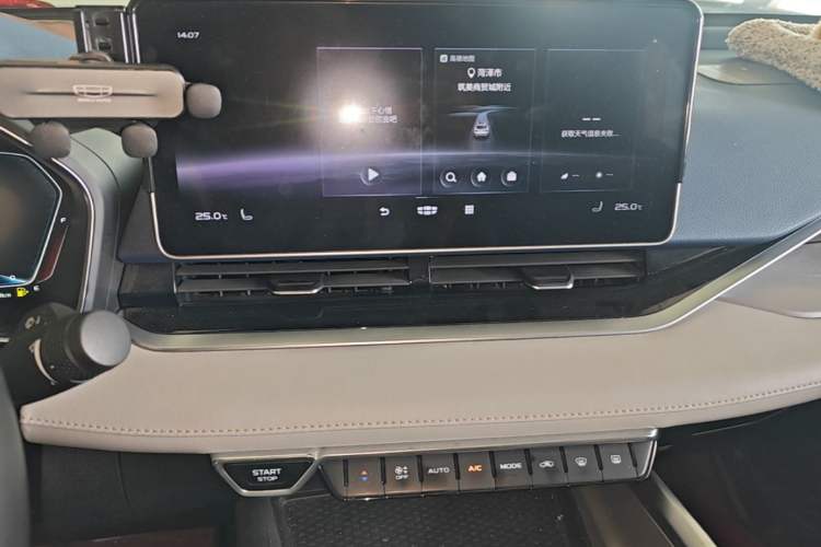 Used Geely Auto Preface 2021 Revised Version 2.0TD Luxury Edition Audio And AC Panel