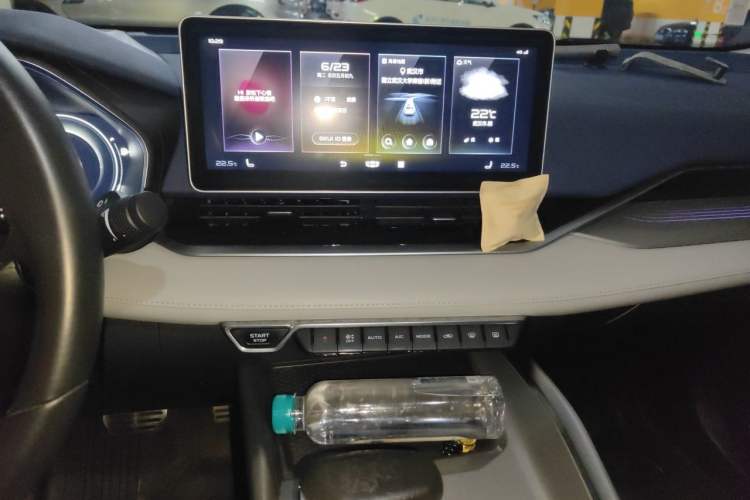 Used Geely Auto Preface 2021 2.0TD Luxury Version Audio And AC Panel