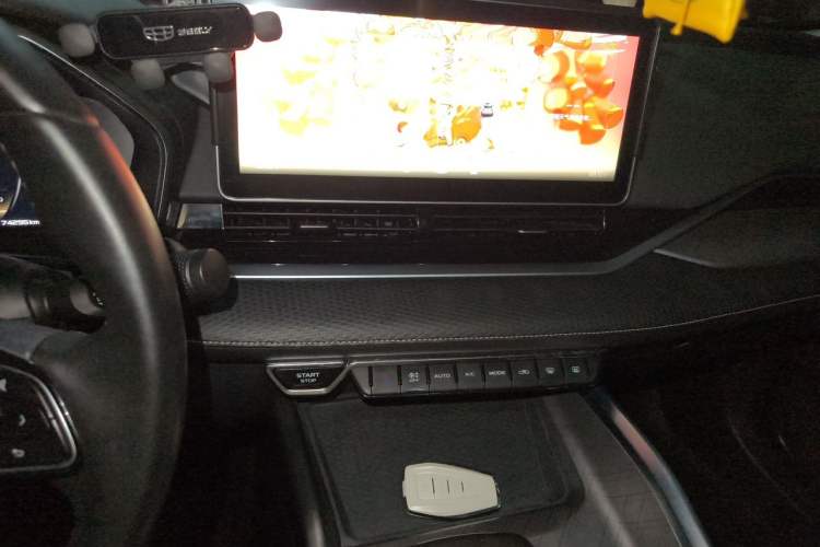 Used Geely Auto Preface 2021 2.0TD Luxury Version Audio And AC Panel