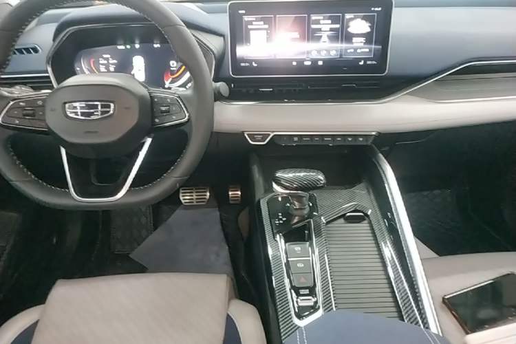 Used Geely Auto Preface 2021 Revised Version 2.0TD Luxury Edition Audio And AC Panel