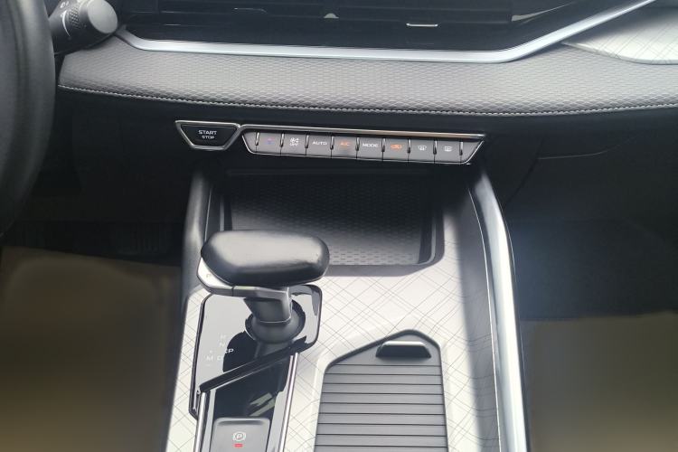 Used Geely Auto Preface 2021 2.0TD Luxury Version Audio And AC Panel
