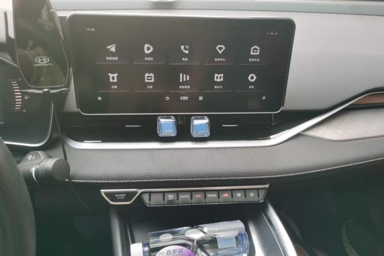 Used Geely Auto Preface 2021 2.0TD Luxury Version Audio And AC Panel