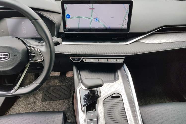 Used Geely Auto Preface 2021 2.0TD Luxury Version Audio And AC Panel