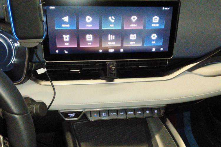 Used Geely Auto Preface 2021 Revised Version 2.0TD Luxury Edition Audio And AC Panel