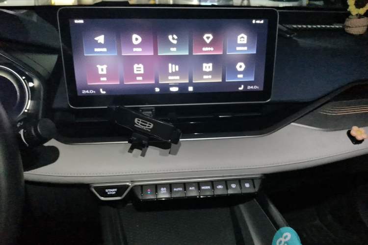 Used Geely Auto Preface 2021 Revised Version 2.0TD Luxury Edition Audio And AC Panel