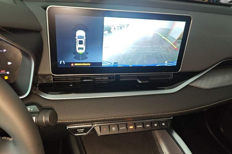 Used Geely Auto Preface 2021 2.0TD Luxury Version Audio And AC Panel