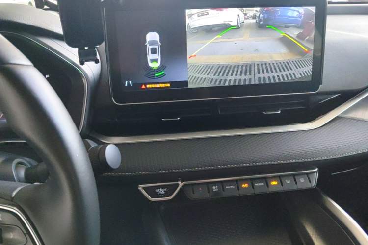 Used Geely Auto Preface 2021 2.0TD Luxury Version Audio And AC Panel