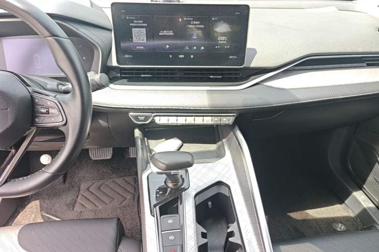 Used Geely Auto Preface 2021 2.0TD Luxury Version Audio And AC Panel