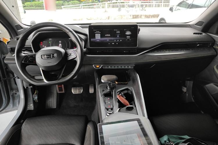 Used Geely Auto Preface 2021 2.0TD Space-Time Edition Hao Yue Center Console